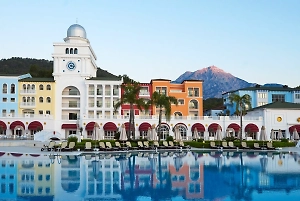 Самый дорогой летний отдых в 2025 году обошёлся группе россиян в 34 млн рублей