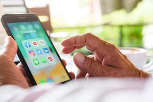 Аферист из WhatsApp заставил ветерана разведки выбросить миллион рублей в окно