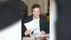 Сына Порошенко* признали уклонистом на Украине