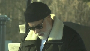 Тайно приехавший в Москву Валерий Меладзе в годовщину смерти посетил могилу отца