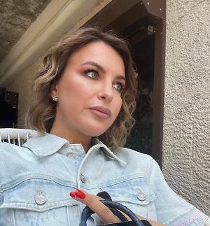 Сейчас очень много подделок, начиная от 100 рублей и до N тысяч рублей. Если раньше не подделывали упаковку и штрих-коды, то сейчас можно увидеть подделку с идеальной упаковкой и штрих-кодом партии, который будет биться. Клиент просто покупает на любом маркетплейсе визуально идеальный товар, а приходит, естественно, не то