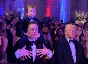 Трамп и Маск устроили танцы на новогодней вечеринке во Флориде