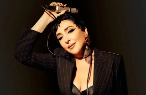 «По барабану!»: Лолита призвала не брызгать ядом на окружающих в год Змеи