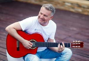 Названы самые востребованные артисты на корпоративах в России