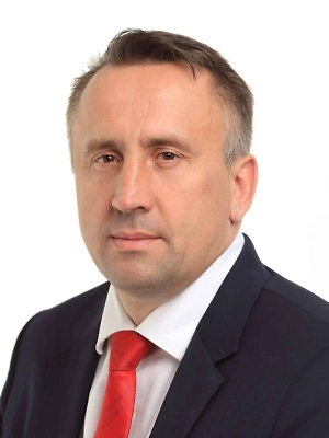 Это популярное направление анимации может служить не только развлекательным, но и потенциально угрожающим элементом, вовлекая детей в суицидальные сообщества и негативно влияя на их психику. Предлагаю Роскомнадзору и владельцам социальных сетей «кидать в теневой бан» аниме, а также установить возрастные ограничения и снабдить продукцию маркировкой 18+. Необходимо осознать, что аниме – это вовсе не просто развлечение для детей. Мы наблюдаем, как оно активно проникает в торговые центры и онлайн-магазины, что способствует активизации влияния на подрастающее поколение.