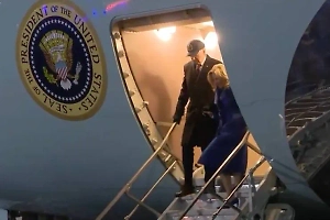 Байден покинул борт номер один в последний раз в качестве президента