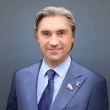 Перечисление денег Гераскевичу — это, безусловно, спланированная акция. Вполне возможно, никаких денег там никто не собрал. Это спланированная, мощная пиар-акция. Мы понимаем, что весь мир следит за Олимпийскими играми. Руководству Украины глубоко плевать на собственное население. Мы это с вами наблюдаем: люди замерзают, люди гибнут исключительно в интересах грабежа со стороны украинской хунты. Но на фоне общей ситуации на Украине такие сборы выглядят абсурдно.