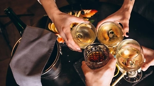 Нарколог оценил популярный миф про «беспохмельный» алкоголь