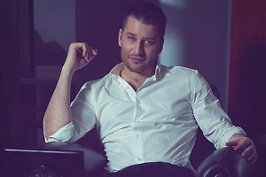 «Мясник из соцсетей»: Уехавший за границу косметолог-самоучка продолжает зарабатывать на россиянах