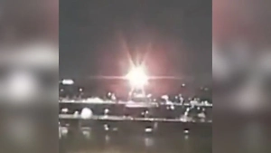 Пассажирский самолёт столкнулся с вертолётом и упал в реку у аэропорта Вашингтона