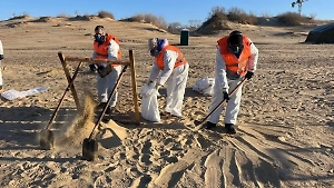 В Крыму расширили границы зоны ЧС из-за разлива мазута в Чёрном море