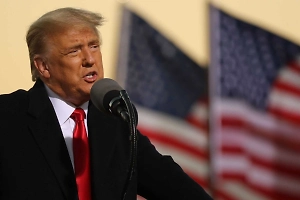 Байден никогда такого не делал: Трамп подписал десятки указов за первые 47 минут в Белом доме 