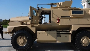 Кадыров сообщил об отправке в зону СВО трофейной американской бронемашины Кугуар