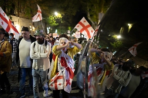 «Мирное свержение власти»: Сотни машин движутся к Тбилиси для участия в митинге