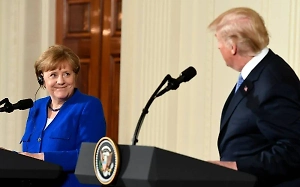 «Ангела, раскошелься»: Экс-глава НАТО рассказал, какое требование Трампа вызвало смех у Меркель