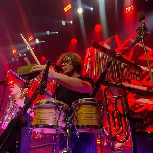 В проекте Дмитрия Юрьевича я играю на перкуссии, на тромбоне. Ну, я знал, кто такой Дмитрий Юрьевич Маликов, но его музыку я никогда не слушал. Ну, вот сейчас слушаю каждый раз, находясь на сцене.