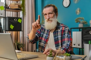 Мишустин подтвердил планы по дальнейшей индексации пенсий работающим пенсионерам