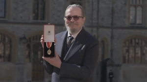 Принц Уильям посвятил в рыцари актёра Гари Олдмана