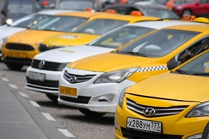 Минпромторг утвердил первый список из 20 машин для работы в такси с 2026 года