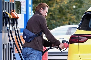 К концу октября цены на бензин попадут под влияние новых факторов. Как изменится стоимость топлива