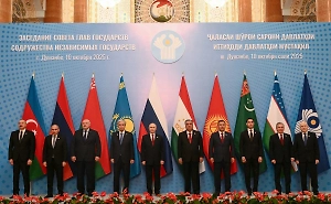 Шутки про чекистов и суета охраны: Путина сняли за общением с коллегами среди гор арбузов