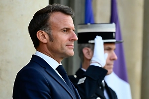 Макрон назвал антироссийские санкции США поворотным моментом