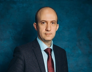 В этом году было принято решение о проведении дополнительного повышения квалификации для тех, кто уже внутри системы преподавания. На сегодняшний день у нас более 3800 зарегистрировавшихся на онлайн-курс по «Основам российской государственности». Из них уже половина приступила к обучению 