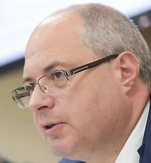 В повестку могут быть включены и более амбициозные проекты, которые ранее существовали лишь на уровне концепций. Среди них — идеи строительства транспортного перехода через Берингов пролив, которые в советское время прорабатывались в различных вариантах, включая дамбу, мост или тоннель.