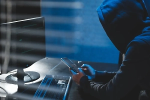 Мошенники начали использовать подмену номера телефона и тактику двойного агента