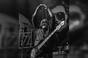 Основатель и бас-гитарист Limp Bizkit Сэм Риверс умер в 48 лет