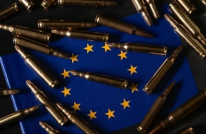 Политолог объяснил Life.ru, зачем Европе нужна война с Россией
