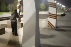 Подростки осквернили мемориал в российском регионе ради 500 рублей