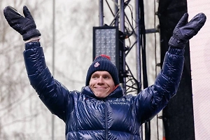 Австриец заявил, что Большунов «не в форме» и стал медленнее на тренировках