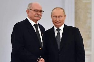 Путин наградил Никиту Михалкова высшей госнаградой России