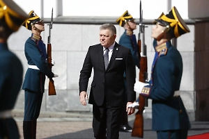 Фицо готов поддержать новые санкции ЕС против России, но есть условия