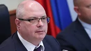 Многие, кто столкнулся с попыткой кибермошенничества, ощутили, что заявление в полицию о взломе результируется «отпиской». Даже когда человек приносит в полицию точные данные — время входа, IP, скриншоты уведомлений и попыток взять микрозаймы, — ответ часто один: «отказать, отсутствует событие преступления». Эта формулировка давно стала универсальным щитом для следователей, которым не хочется вникать в цифровые схемы 