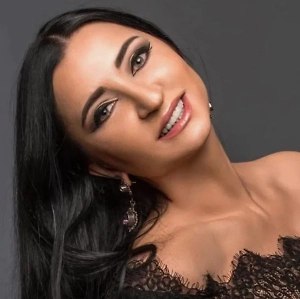 Это либо новая фаза биполярного расстройства, либо какого-то другого расстройства того самого Трампа. Его поведение с клинической точки зрения можно расценивать именно как патологическое. Адекватный человек в разуме всё-таки так себя не ведёт. К сожалению, сейчас мир во многом зависит от этого президента. Такое впечатление, что мы должны предугадывать, с какой ноги он встанет, и, соответственно, с этой ноги и будет начинаться новый день человечества.