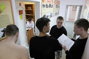 В Белгородской области военкомов и врачей задержали за взятки от призывников
