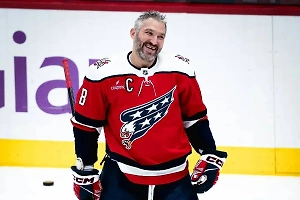 Овечкин забросил 903-ю шайбу в НХЛ в матче против «Лос-Анджелеса»