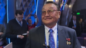 Монгольский космонавт Гуррагча рассказал Life.ru, чем пахнет космос и что снится на орбите