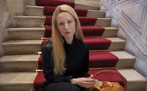 Суд заочно арестовал певицу Монеточку*