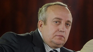 Использование такого оружия, которое находится длительный период, практически как воздушный «Буревестник», если оно запущено, разрядить его уже очень сложно. «Посейдон» ещё можно вернуть, а «Буревестник» нельзя. Всё зависит от ядерного заряда, который он несёт, большими возможностями, когда при правильном, продуманном подрыве он создаёт огромную волну цунами, последствия которой, наверное, только телеканалы могут сегодня определить. Об этом оружии мало говорится, удерживаются, это оружие серьёзной разрушительной силы, я бы сказал, оружие апокалипсиса.