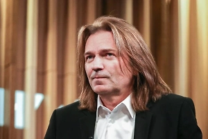 «Мелодии как генетический код»: Маликов предложил изучать песни «Самоцветов» в школах