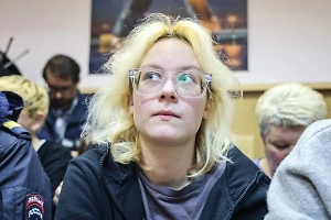 Вновь арестованной в Петербурге певице Наоко сделали предложение в автозаке