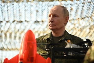 Путин с иконами в руках навестил в госпитале раненых бойцов СВО