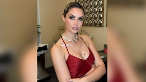 «Начинала с весом 56 кг»: Агата Муцениеце показала, сколько набрала за беременность