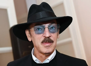 «Немножко капризничает»: Жена Боярского раскрыла его состояние после падения в театре