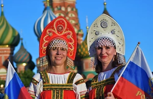 Россиянки бросились скупать кокошники после слов Путина на «Валдае»