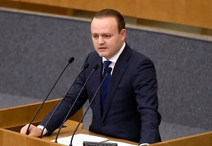 В России граждане и бизнес до сих пор тратят время на сбор справок, хотя государство уже обладает этими данными и может обмениваться ими автоматически. В 2025 году мы вынуждены собирать справки, как в 1995 году. Отправляешь ребёнка в детский лагерь — нужна справка о доходах. Берёшь льготную ипотеку с господдержкой — ещё раз та же бумажка, хотя все эти данные уже есть в налоговой.