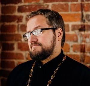 Хэллоуин пришёл к нам с Запада, а в самих западных странах он тянется с языческих времён. Конечно, современные участники данного «праздника», как правило, открещиваются от какой-либо мистики. Но достаточно посмотреть на атрибуты и символы Хэллоуина, чтобы увидеть духовно отрицательную суть этого явления и реинкарнацию неоязычества. Основные символы Хэллоуина запечатлевают в себе ужас и страх.